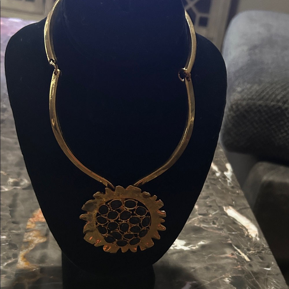 Gold Tone Unsigned Floral Statement Necklace!